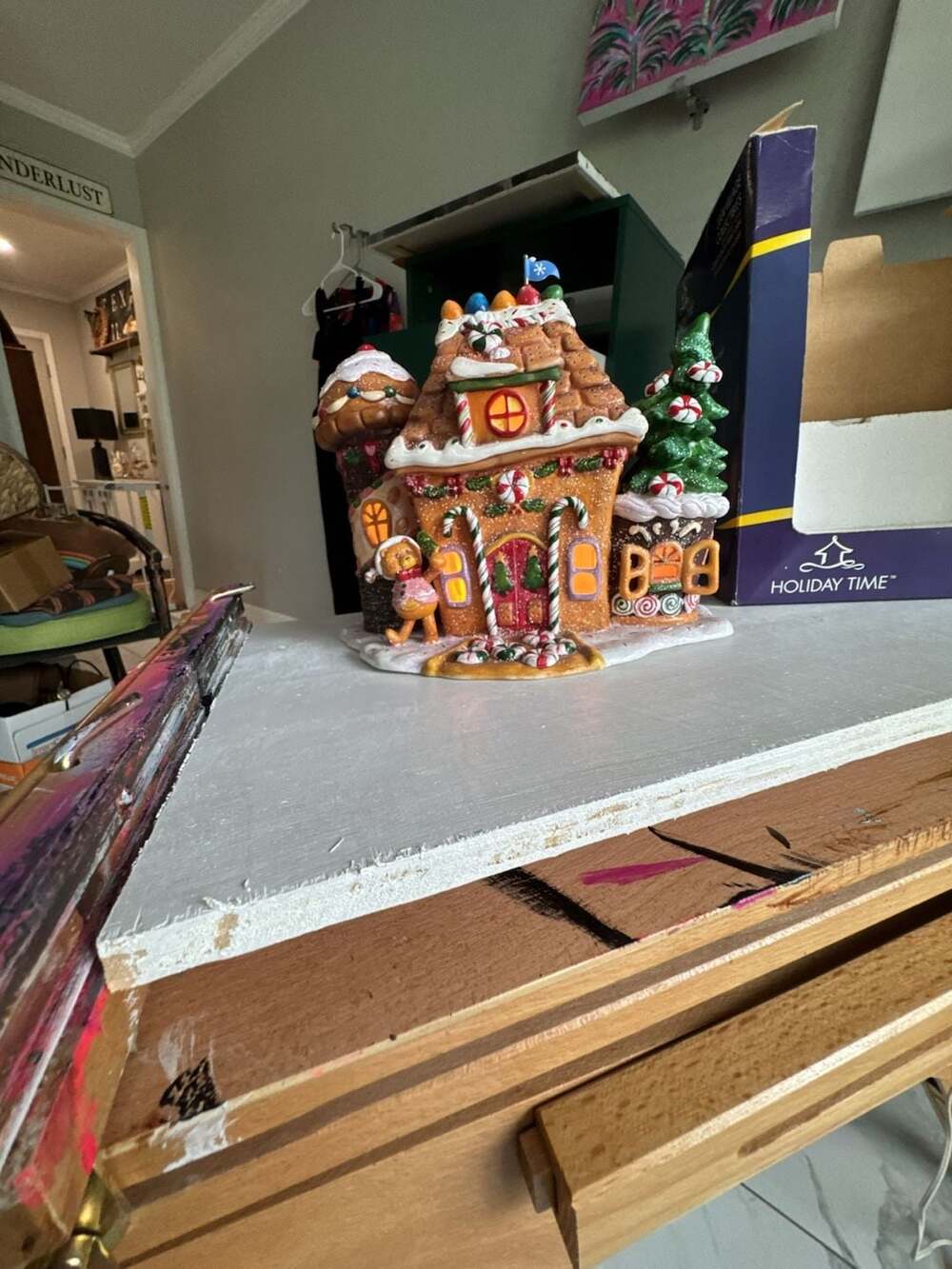 Holiday Time 2004 Collectibles Lighted Porcelain Gingerbread House